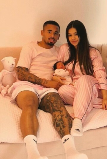 Gabriel Jesus and Raiane Lima and their daughter Helana.